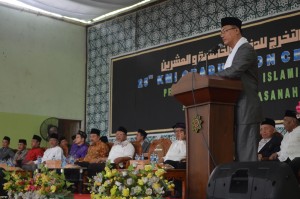 Sambutan Direktur Pesantren Ar-Raudlatul Hasanah, Drs. K.H. Rasyidin Bina, MA